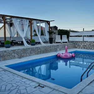  Apartment Oguic