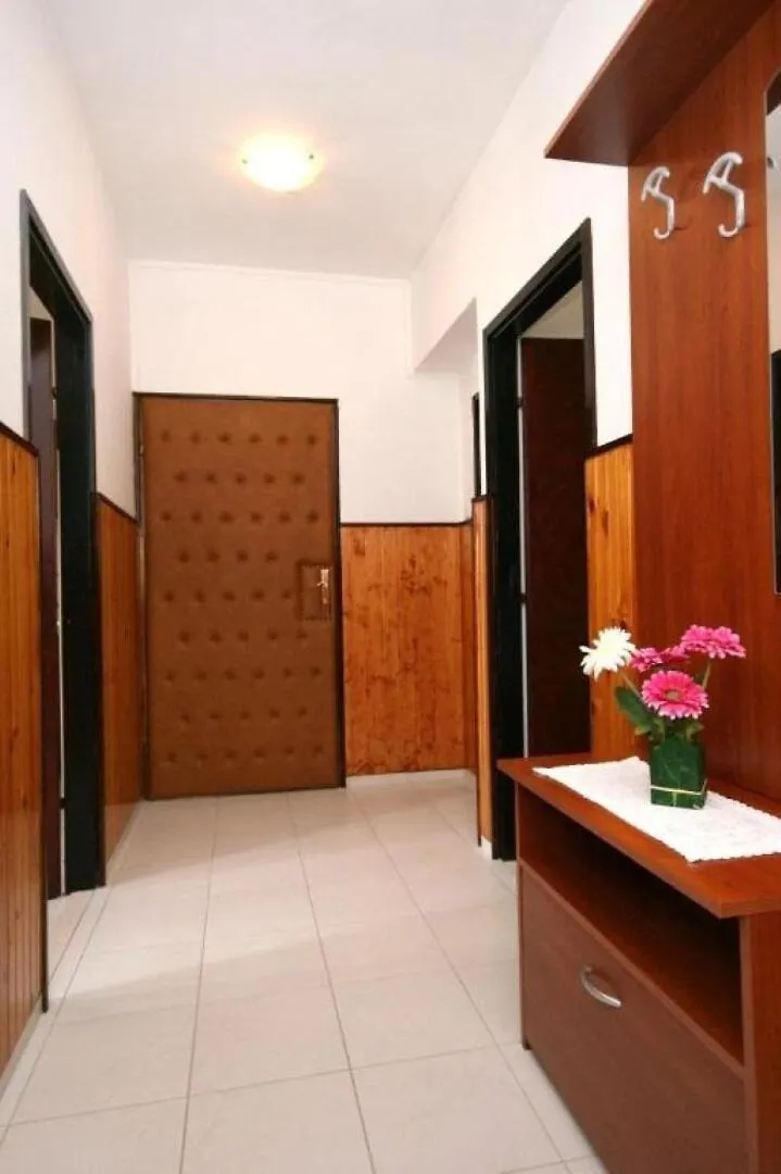 Apartments Stjepan - 10M From Beach Паг