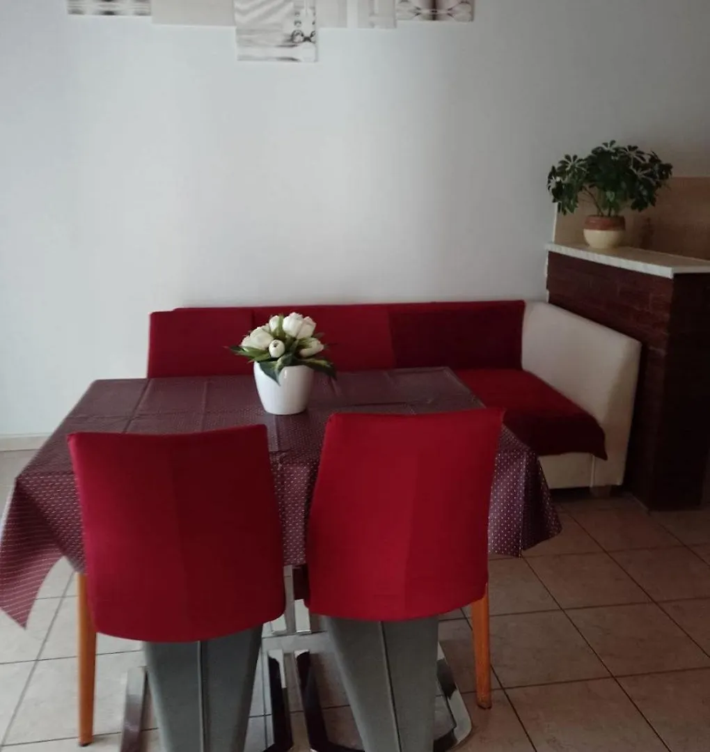 Apartments Stjepan - 10M From Beach Паг